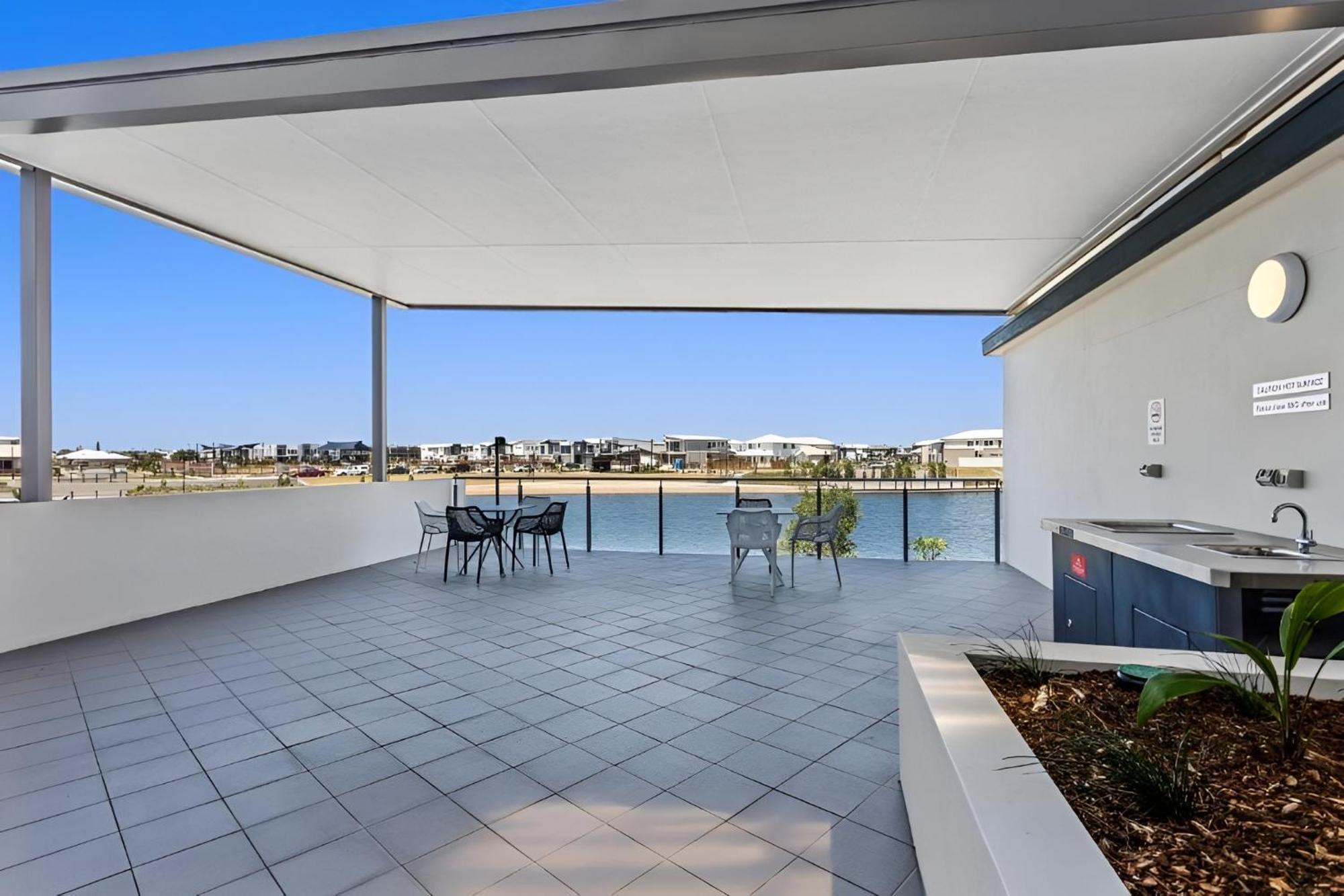 Hotel Salt At Oceanside Kawana Waters Exterior foto