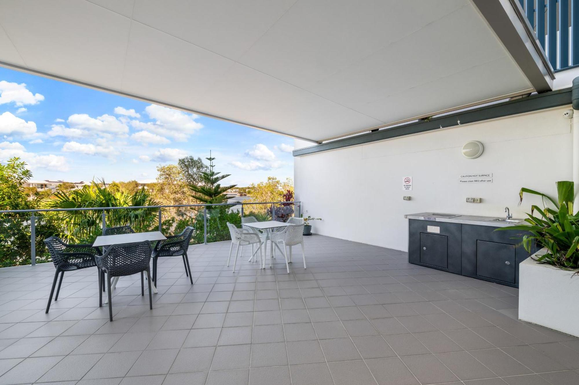 Hotel Salt At Oceanside Kawana Waters Exterior foto